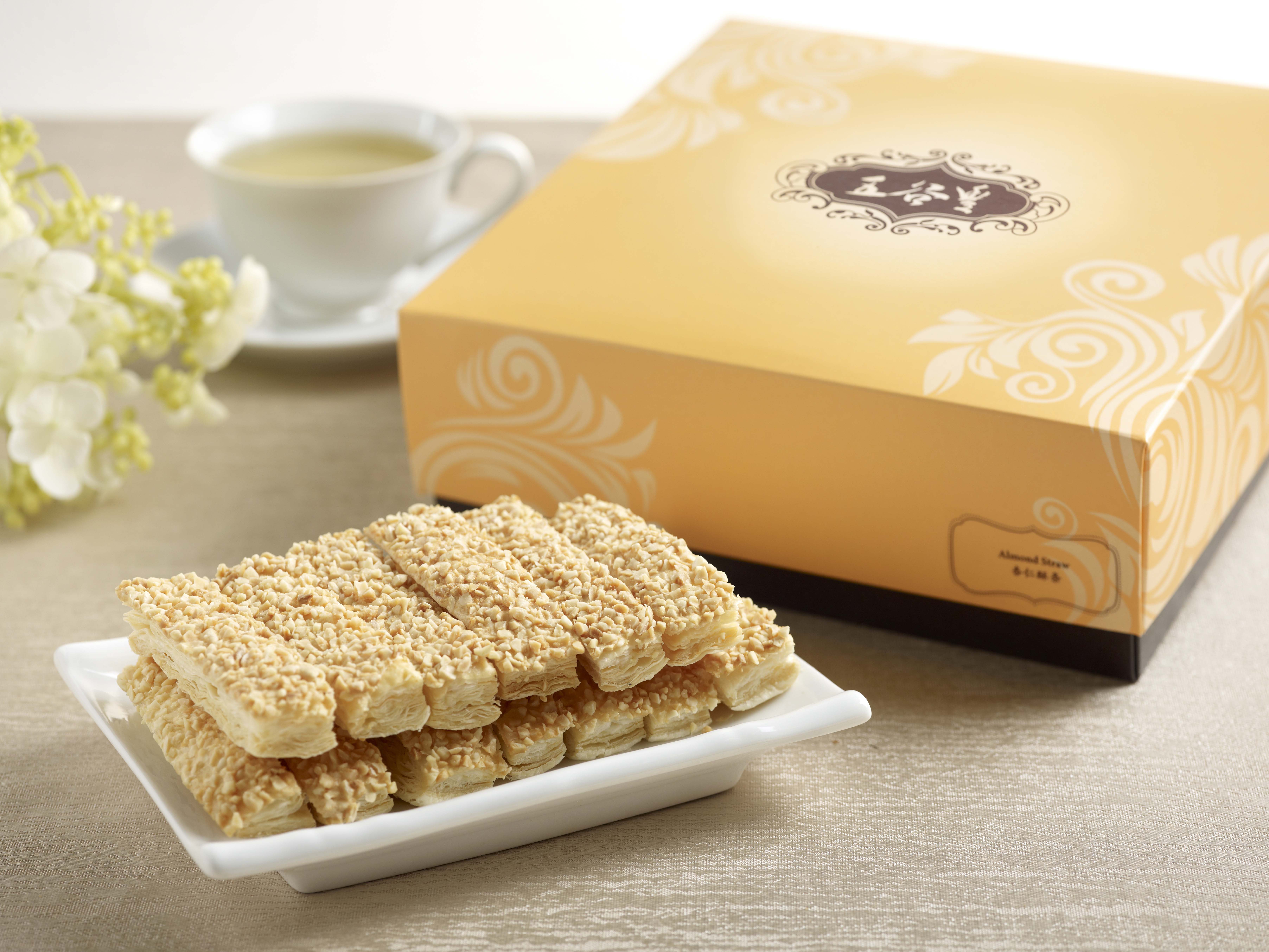 32 Almond Straw 6pkts x 7pcs 杏仁酥条6包x7片-min